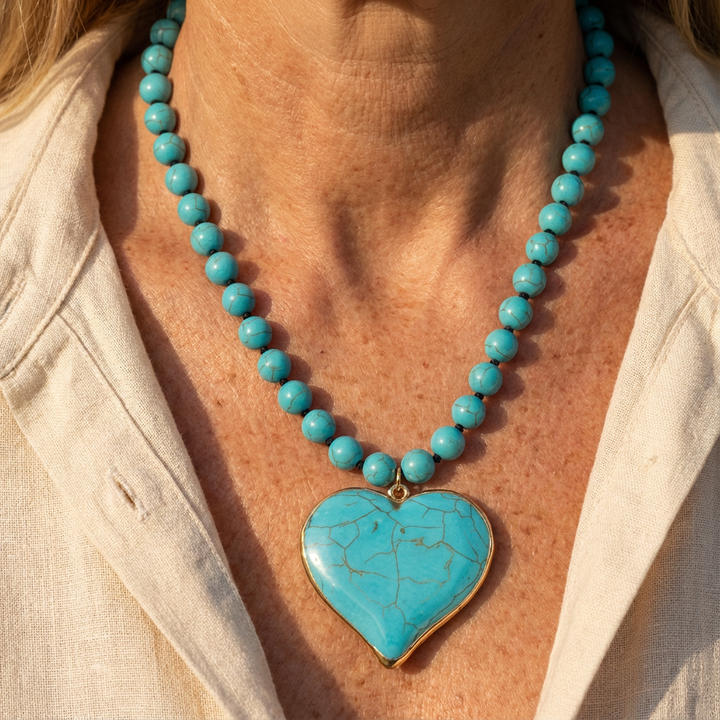 Turquoise hartvormige kralenketting met edelstenen
