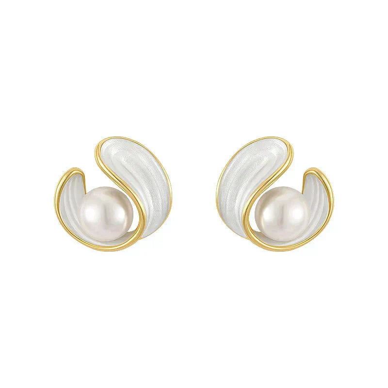 Lee - Hvide Opal Øreringe" can be rewritten as "Lee - White Opal Earrings.