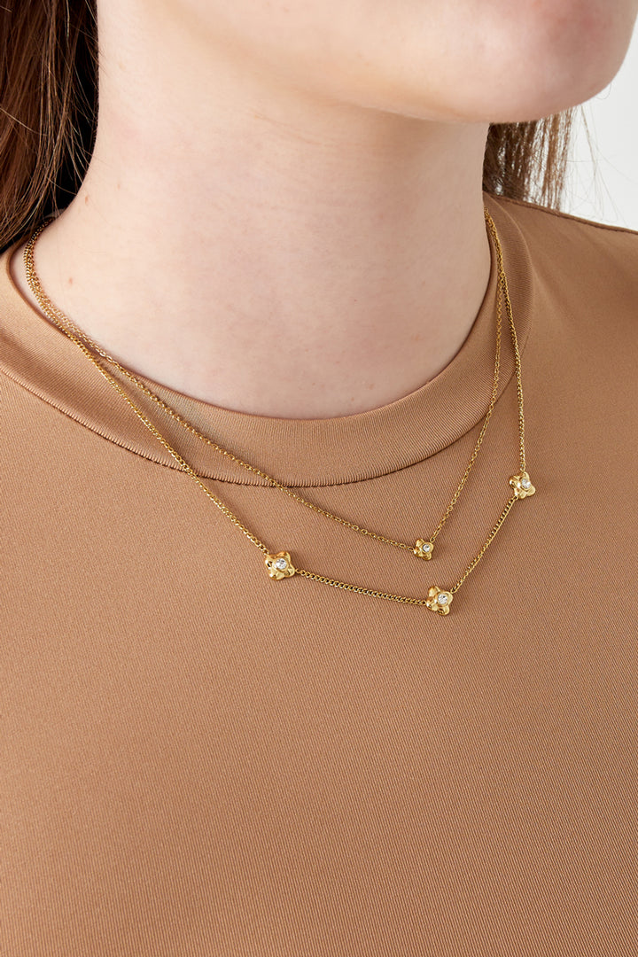 flowery necklace
