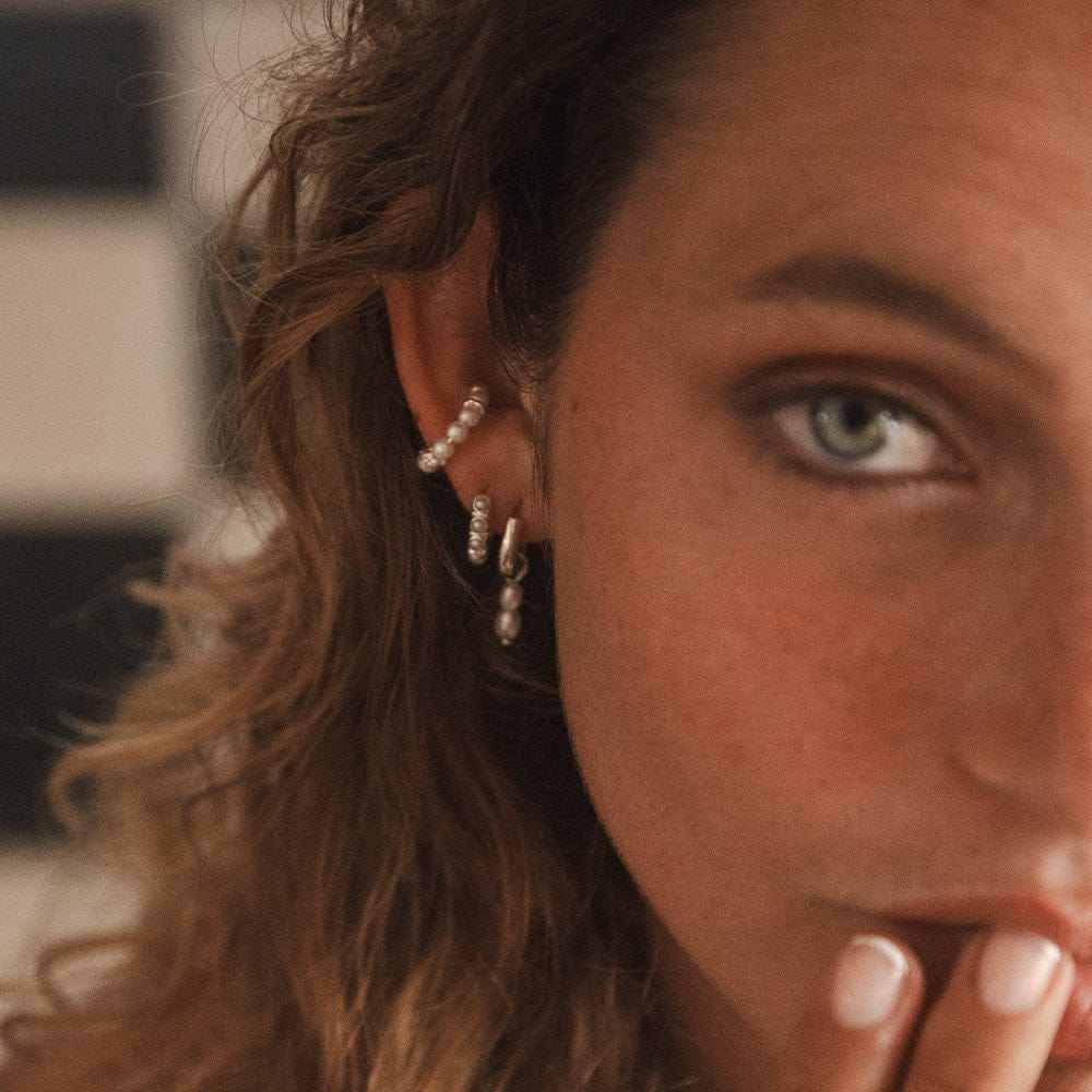 Zoetwaterparel Cuff Oorbellen" could be rewritten as "Zoetwaterparel Cuff Earrings.