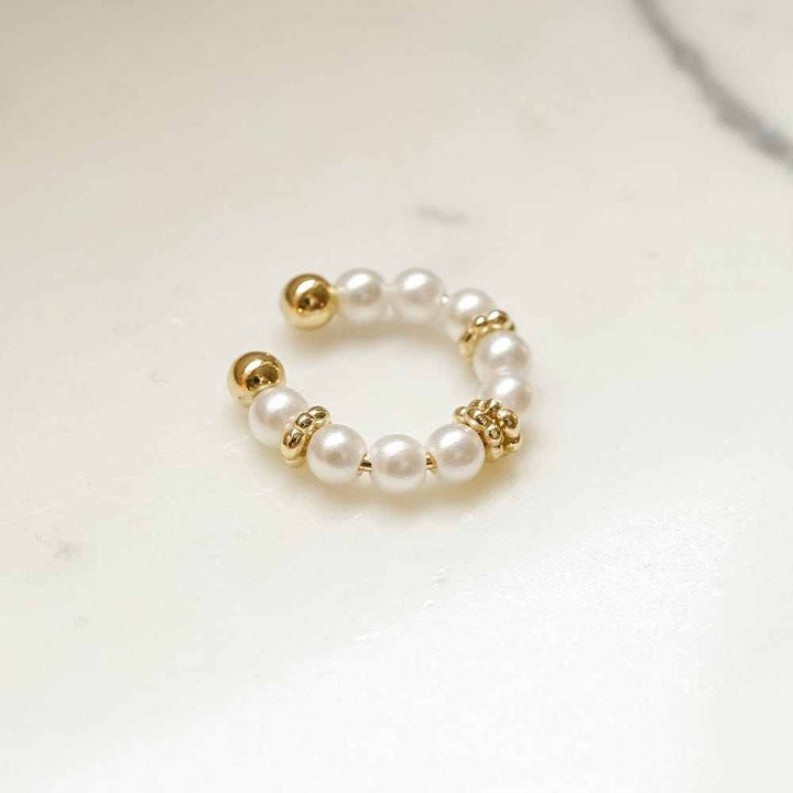 Zoetwaterparel Cuff Oorbellen" could be rewritten as "Zoetwaterparel Cuff Earrings.