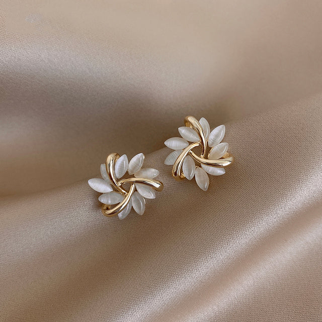 Måne Opal & Blomst Øreringe – Guldbelagt