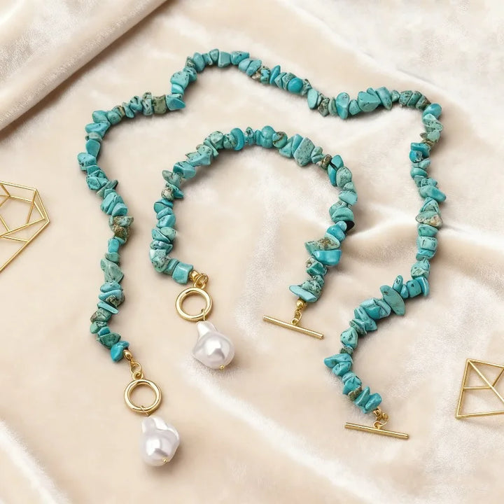 Ketting met sluiting van turkooizen chip en barokparel