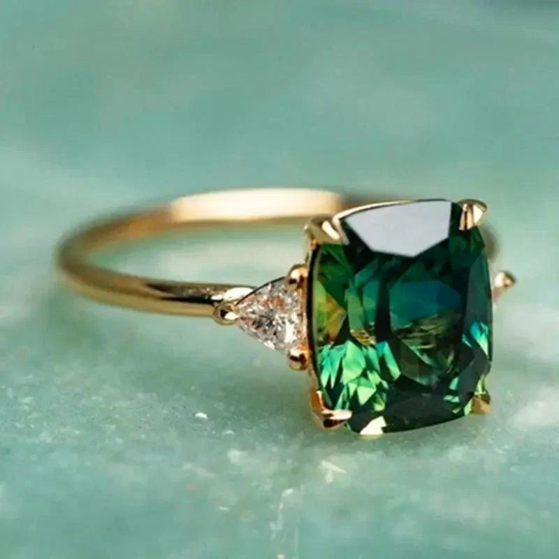 Elegant Firkantet Smaragd Ring