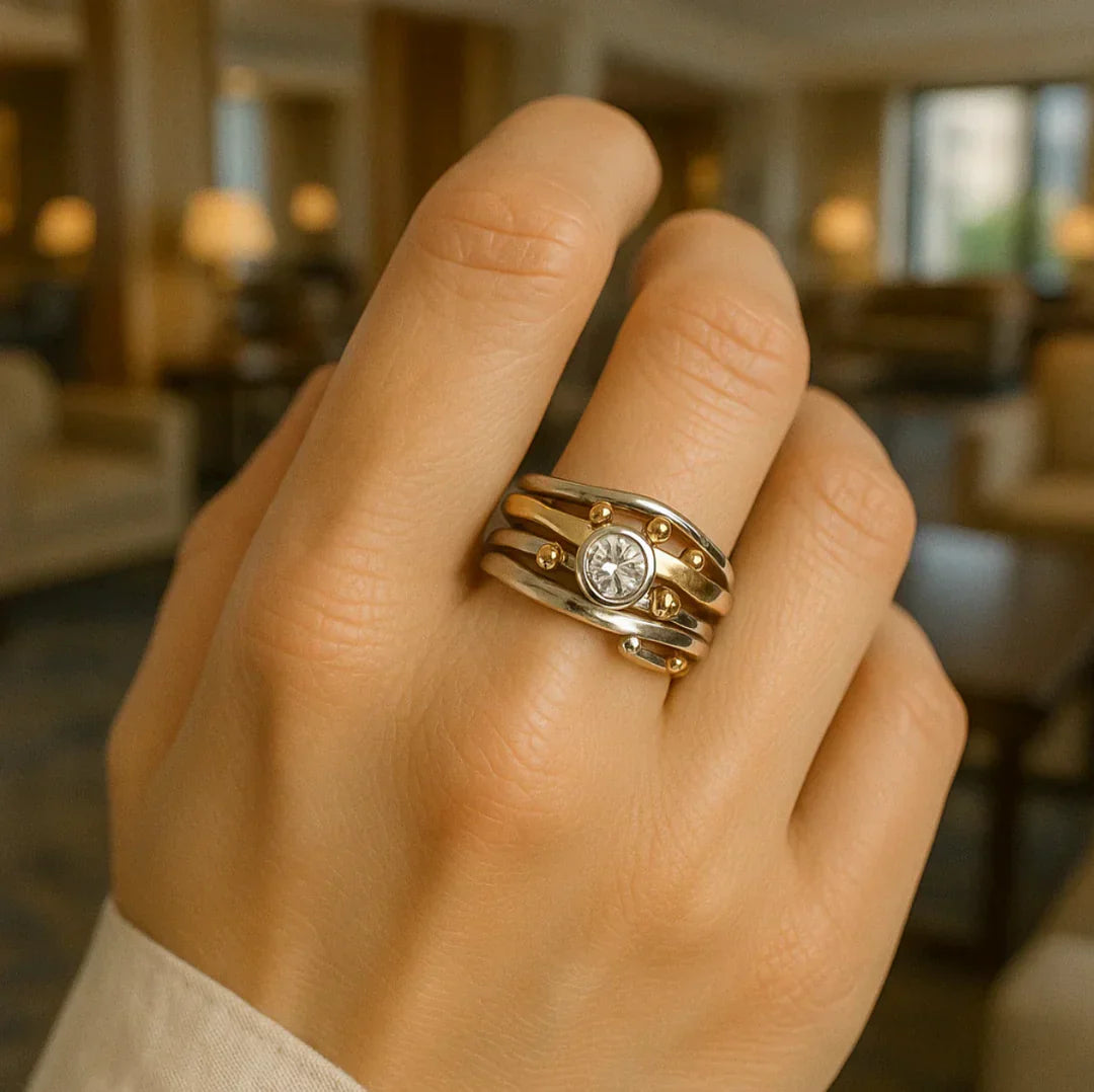 Vintage Guld Ring Besat Med Zirconium