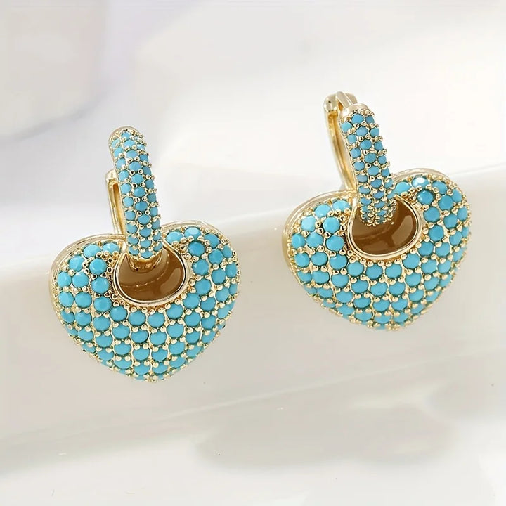 Turquoise hartvormige oorbellen met pavésluiting