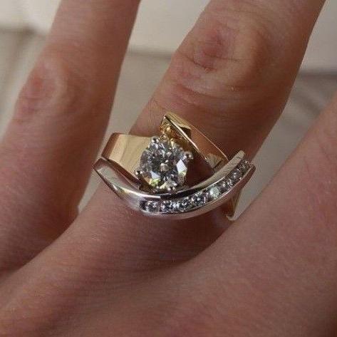 Uniek Gevormde Zirkonia Ring – Goud en Zilver