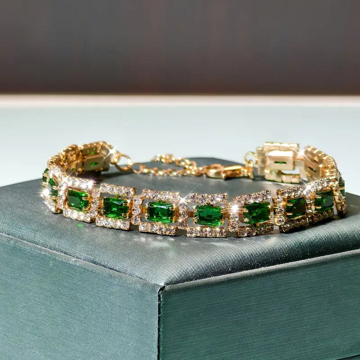 Groene Statement Armband met Gouden Accenten